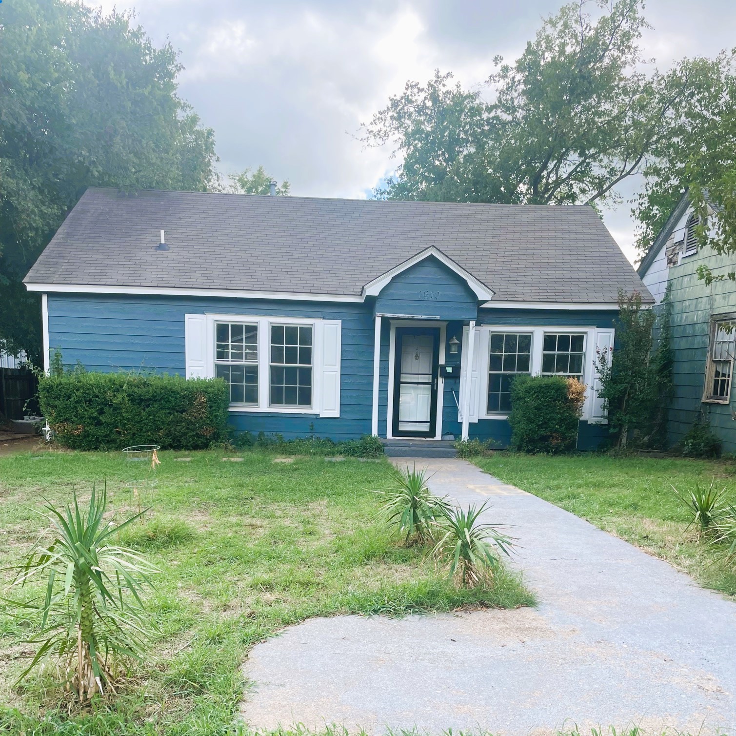 1610 W Walker Street