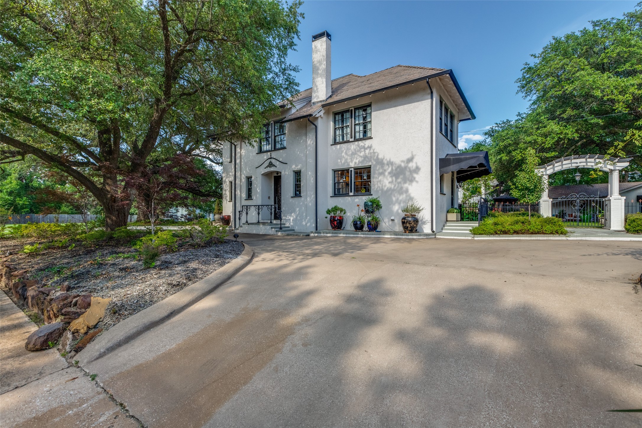 1130 W Bond Street