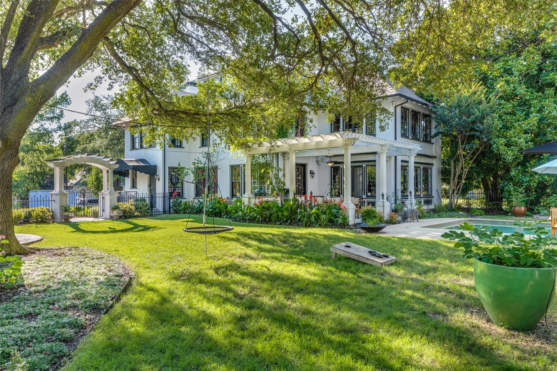1130 W Bond Street