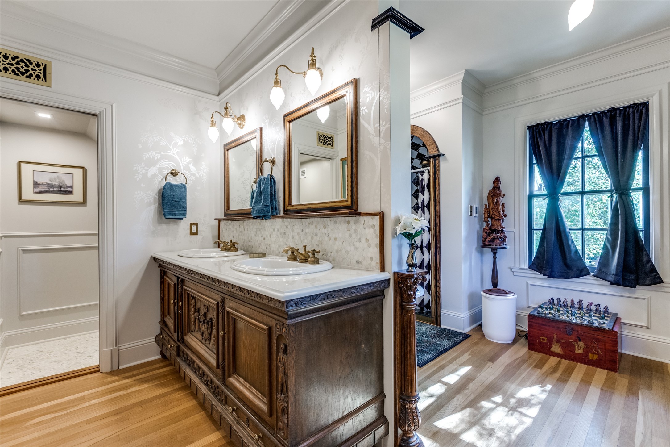 1130 W Bond Street