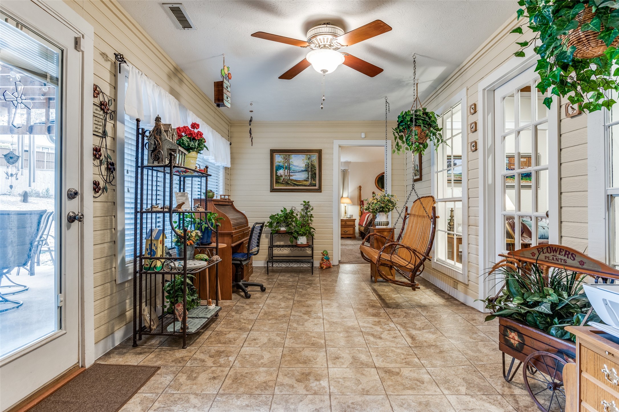 2120 Meadowview Court