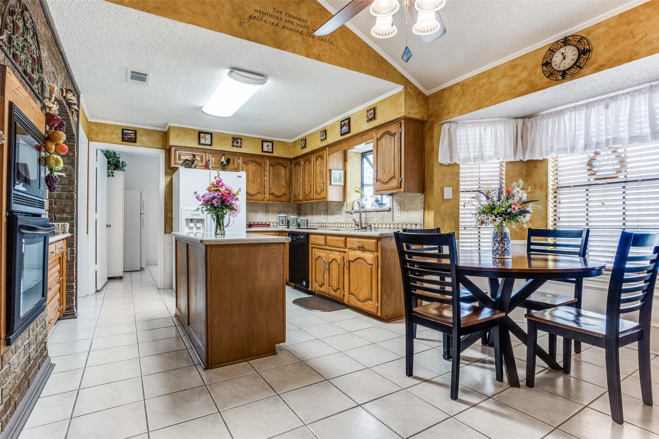2120 Meadowview Court