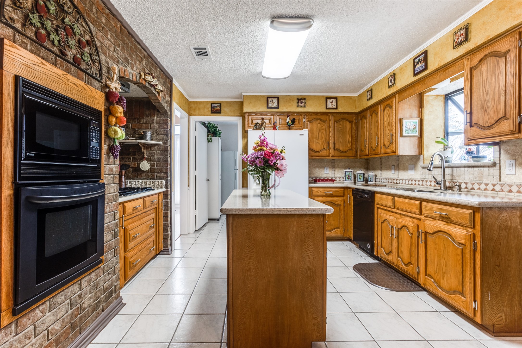 2120 Meadowview Court