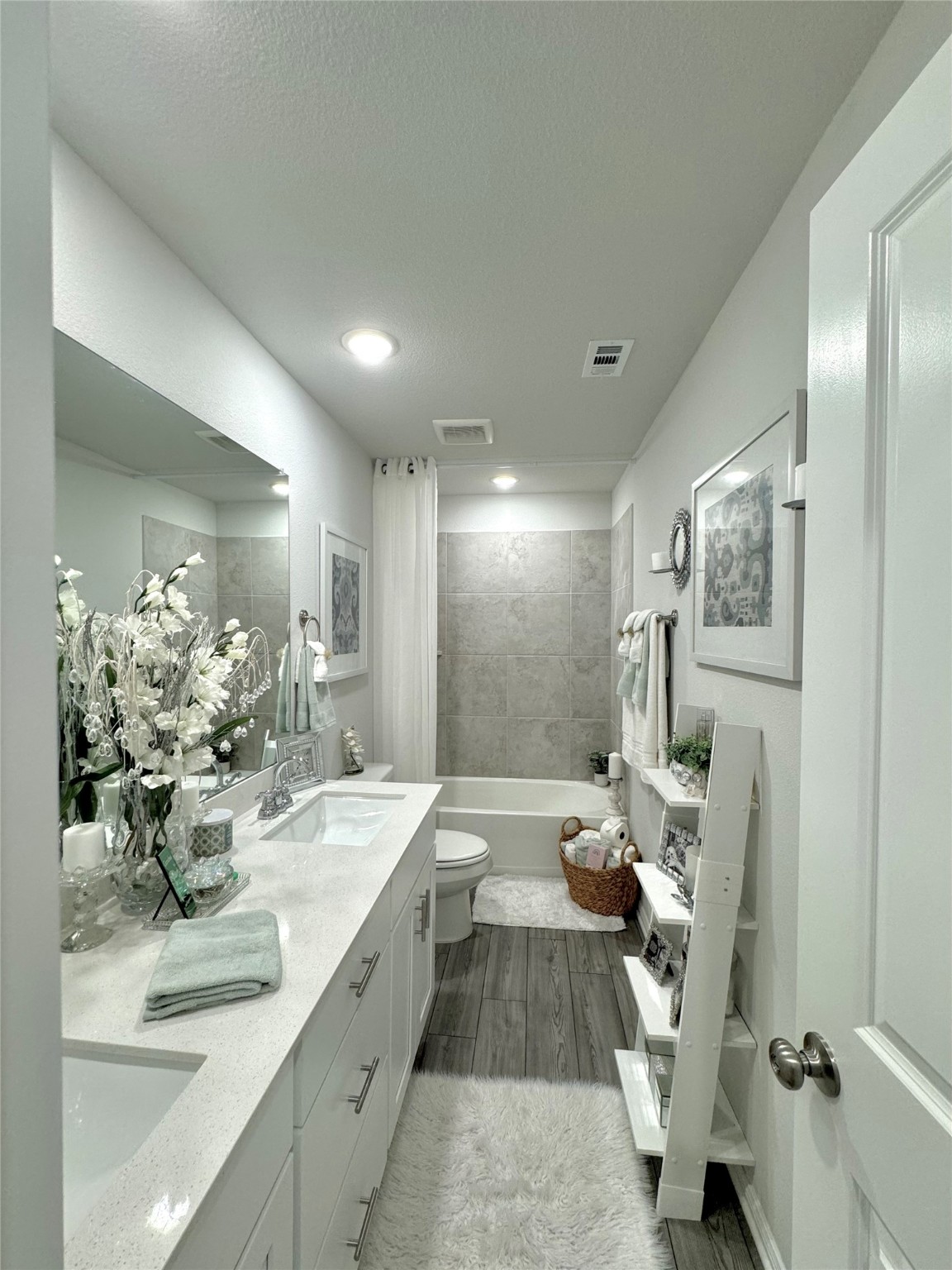 608 N Rain Barrel Place