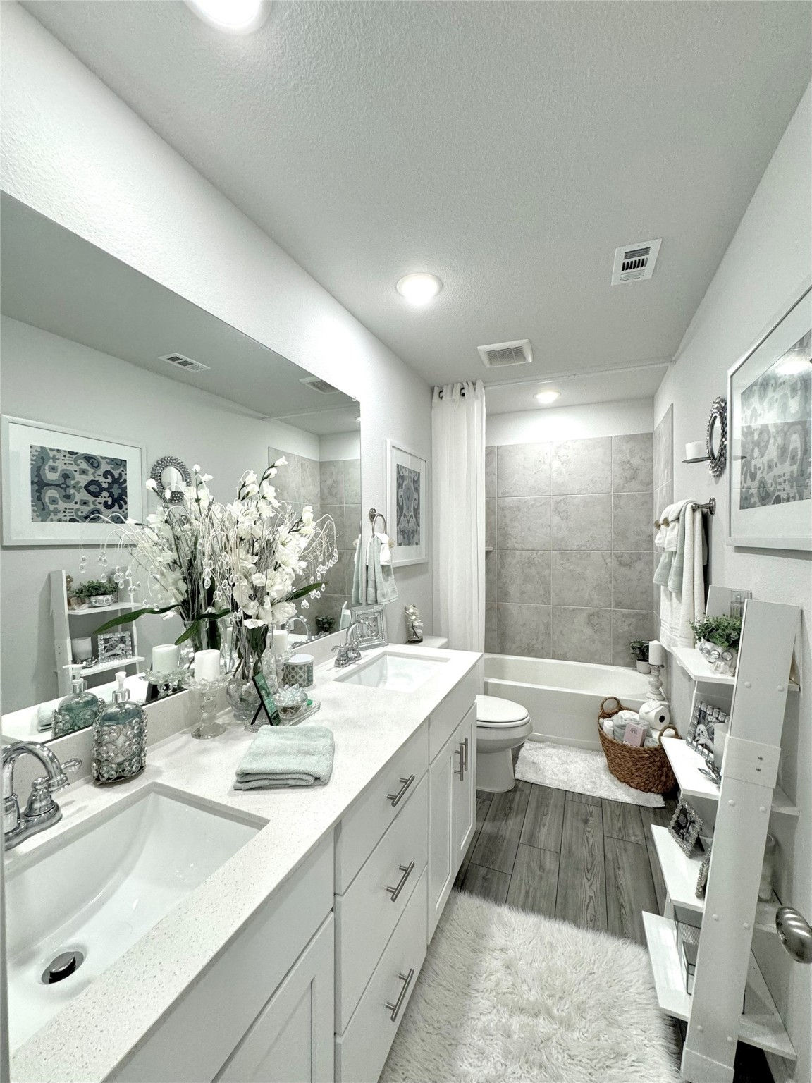 608 N Rain Barrel Place