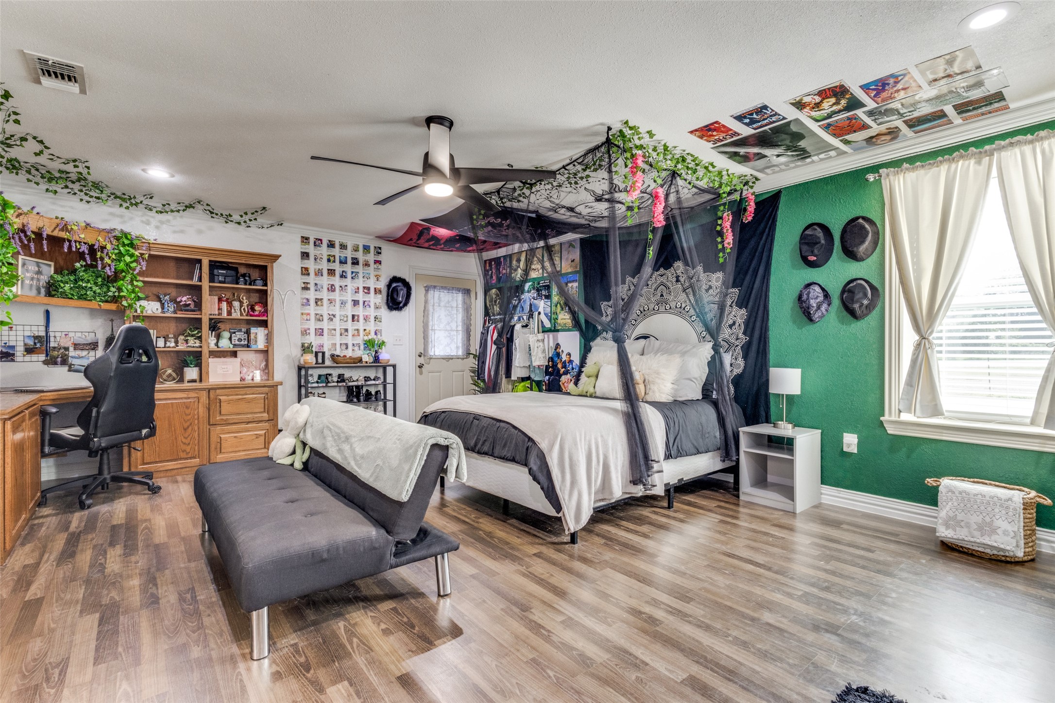 1590 Farm Road 2352