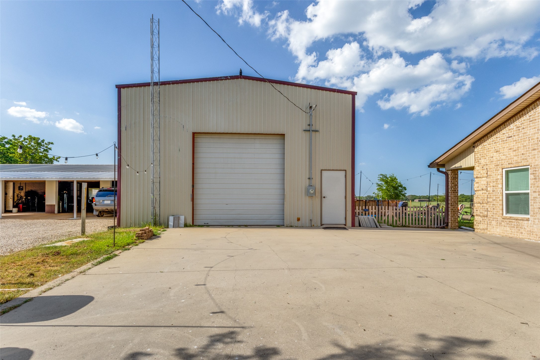 1590 Farm Road 2352