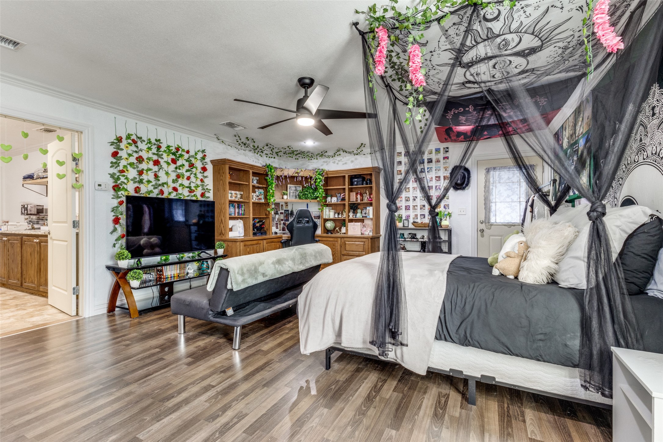 1590 Farm Road 2352