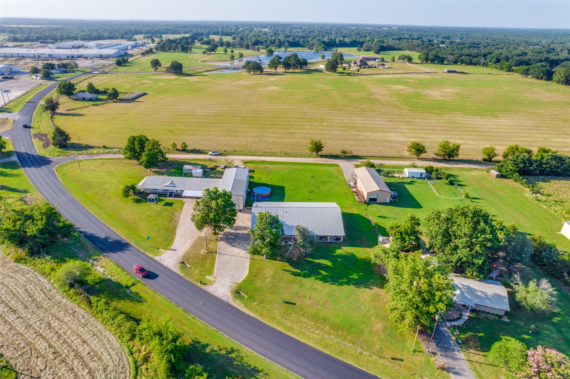 1590 Farm Road 2352