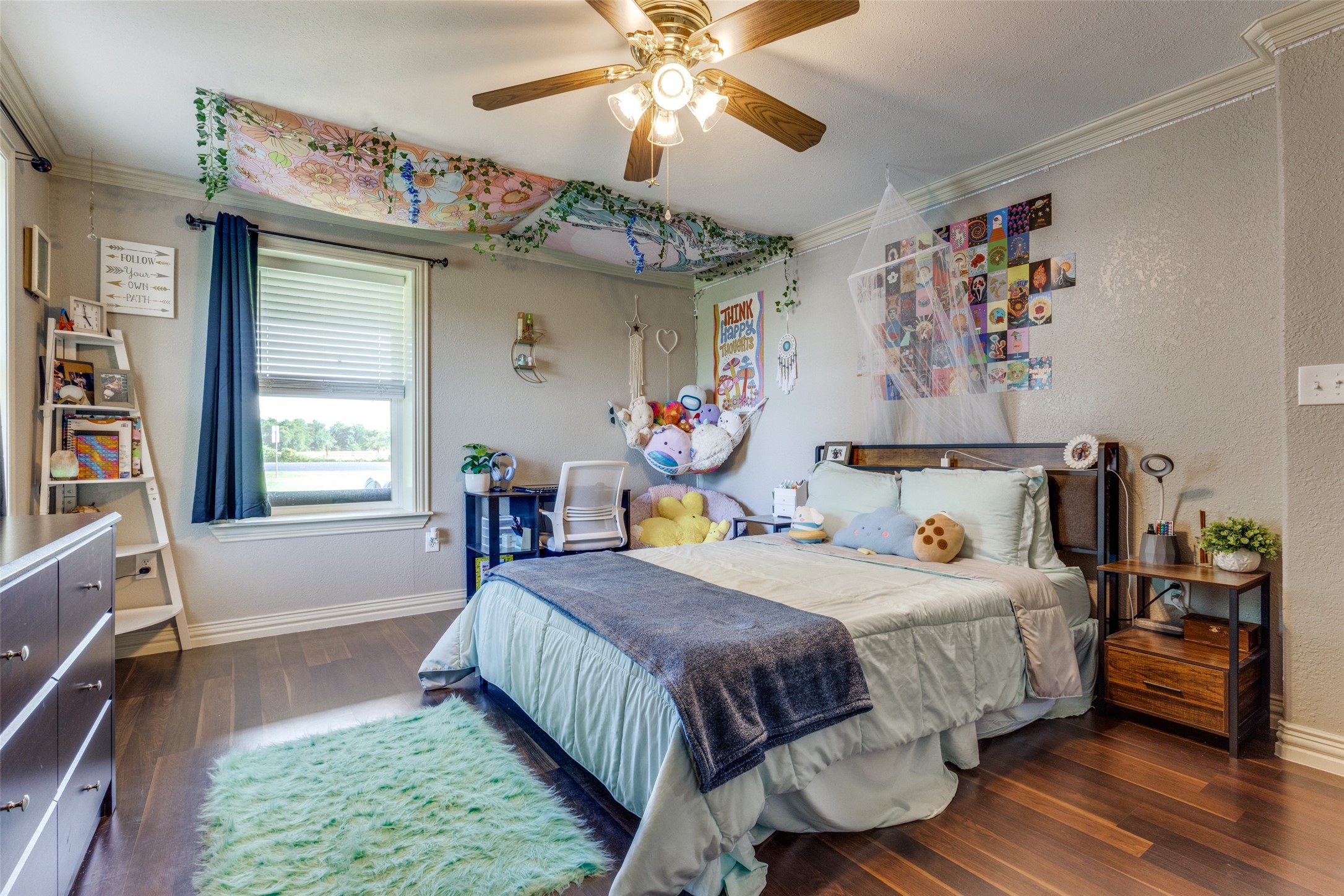 1590 Farm Road 2352