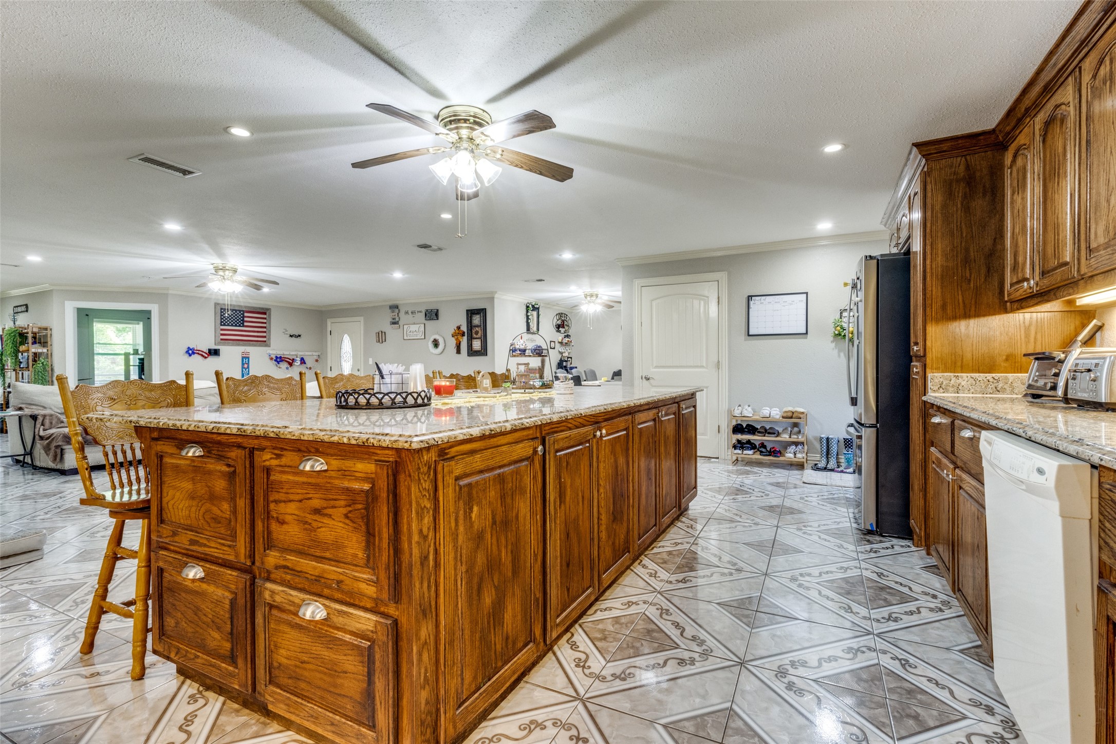 1590 Farm Road 2352