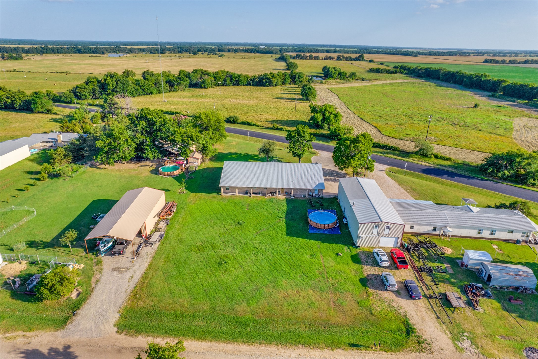 1590 Farm Road 2352