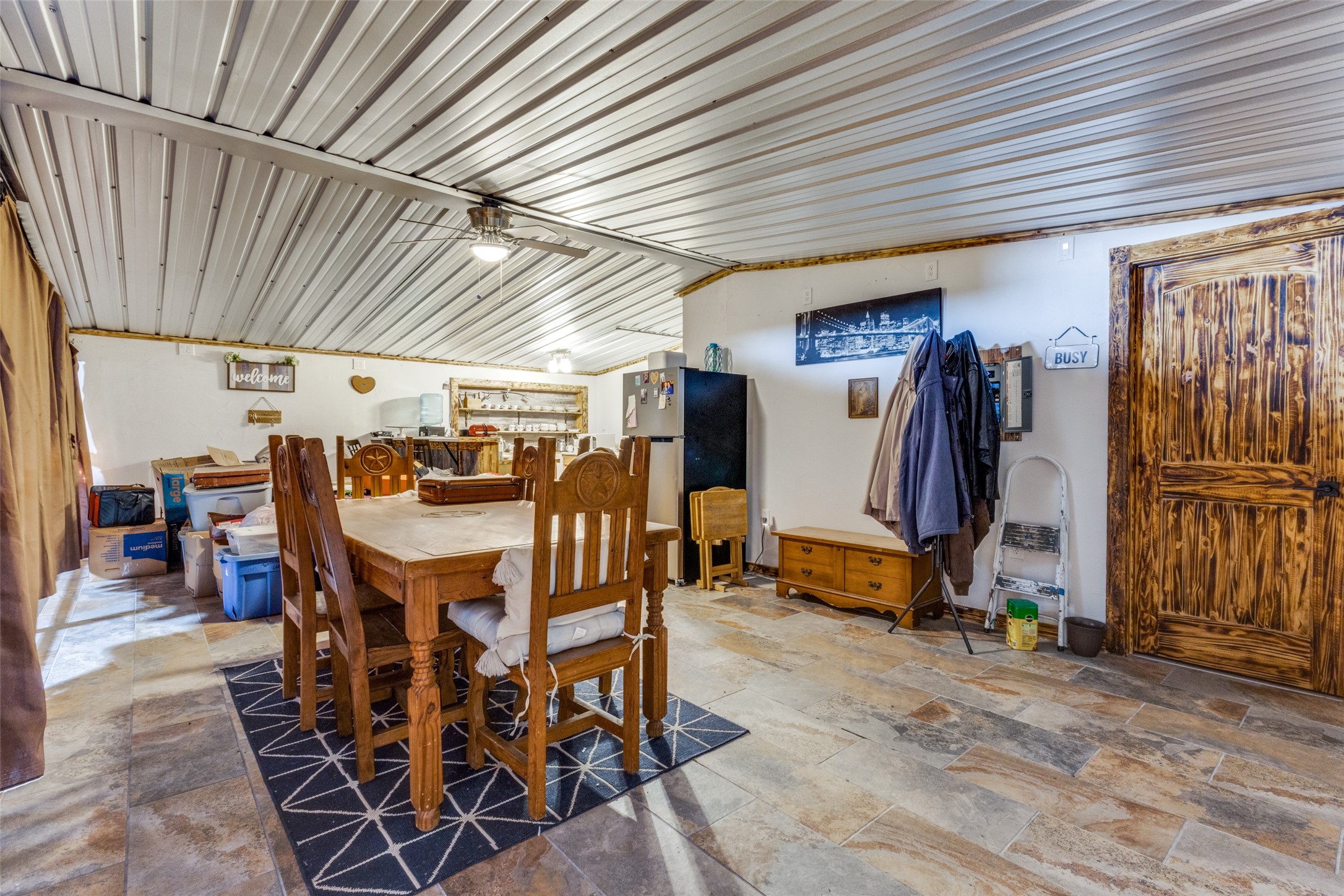 1590 Farm Road 2352