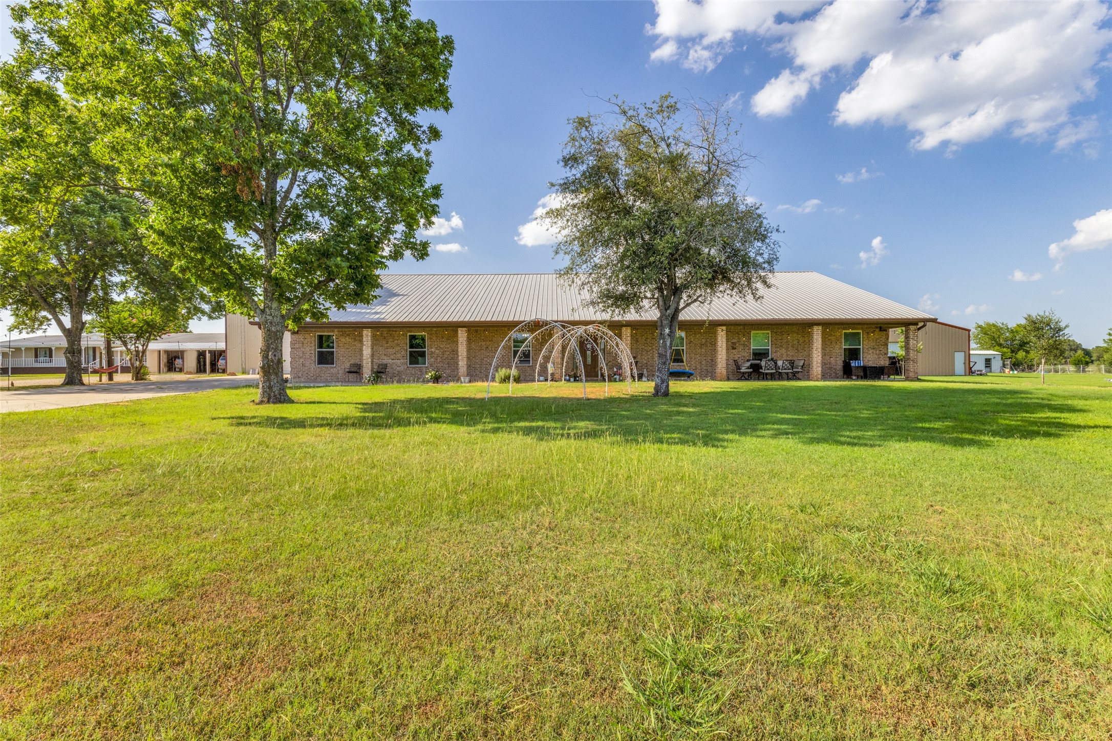 1590 Farm Road 2352