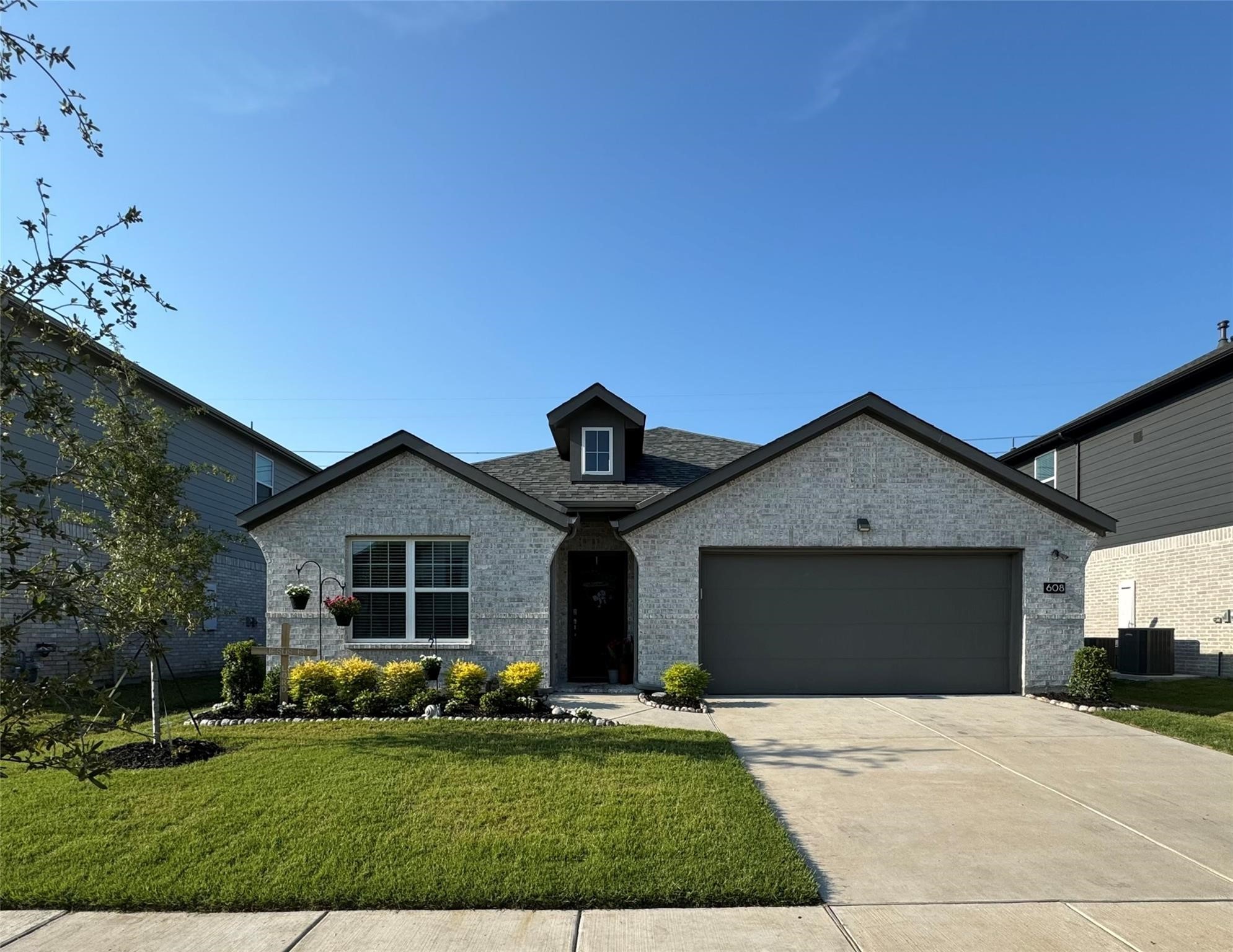 608 N Rain Barrel Place