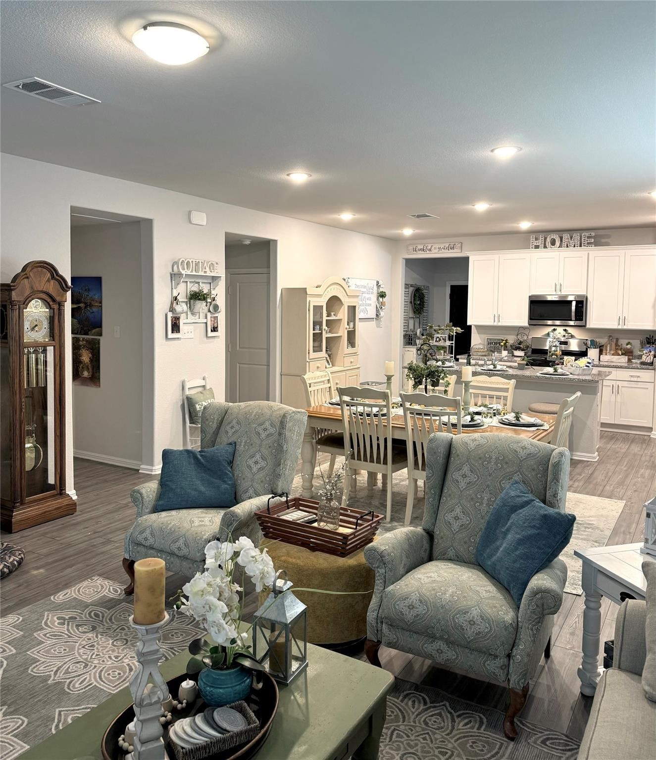 608 N Rain Barrel Place