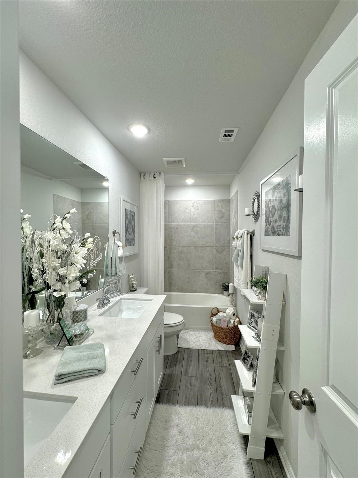 608 N Rain Barrel Place