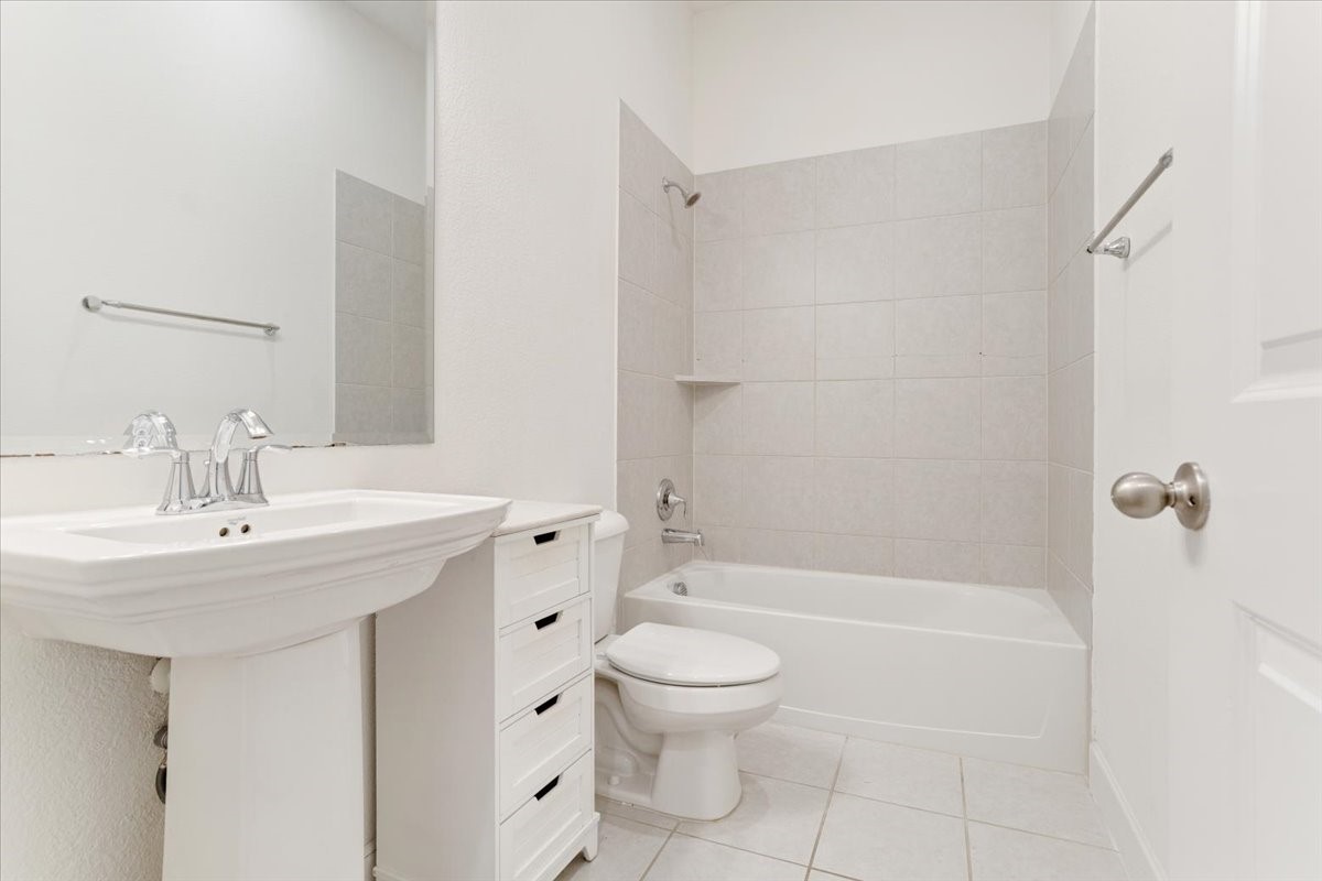 3227 Fall Flyer Place