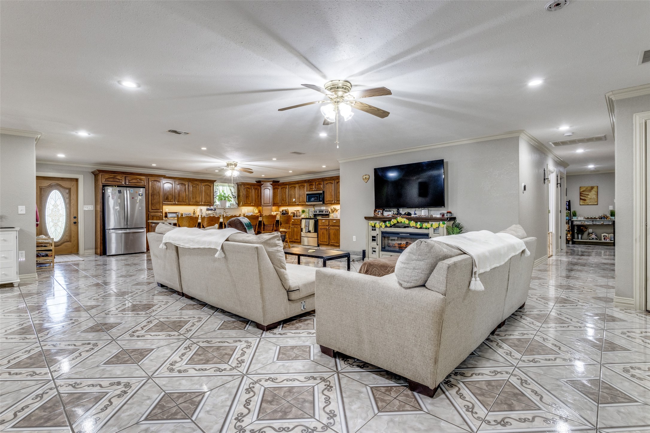 1590 Farm Road 2352
