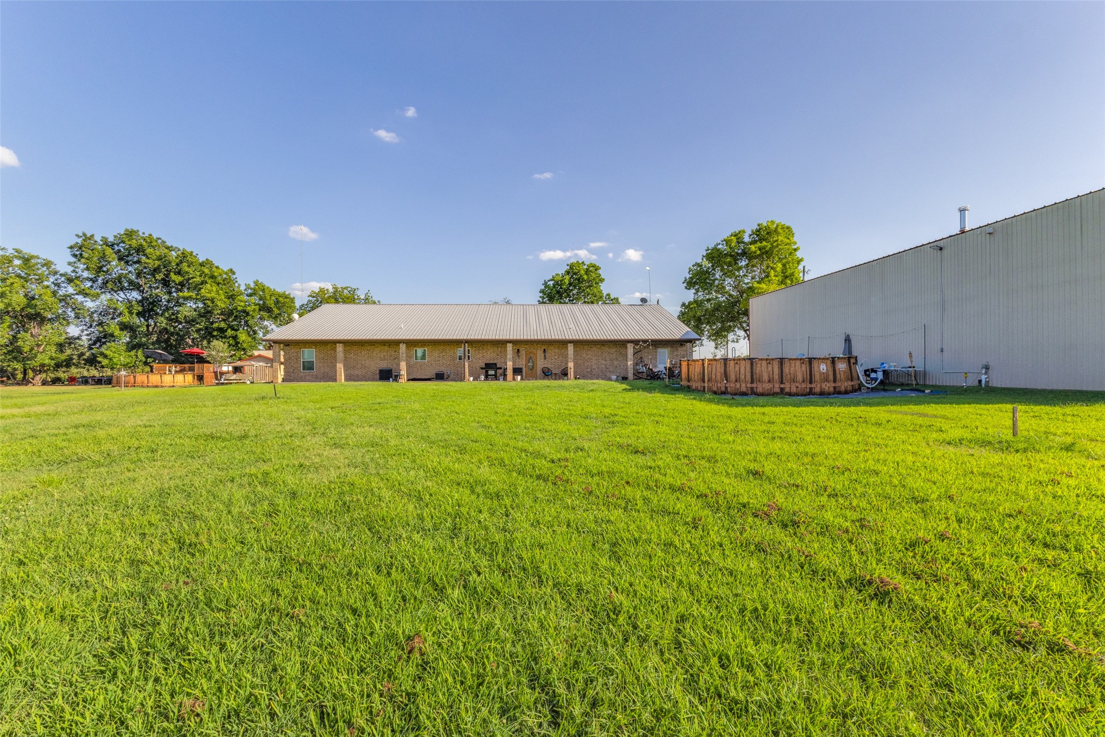 1590 Farm Road 2352