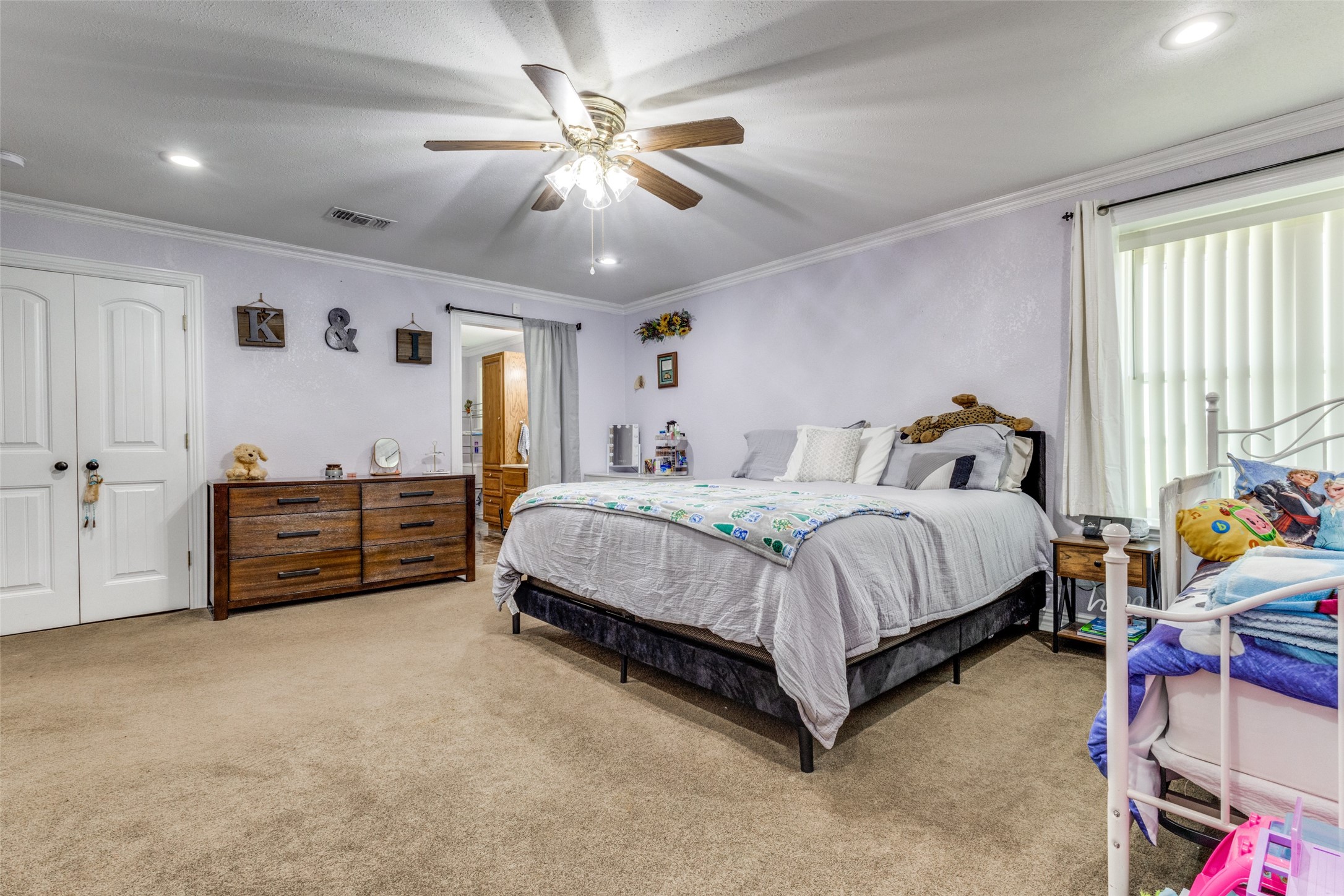 1590 Farm Road 2352
