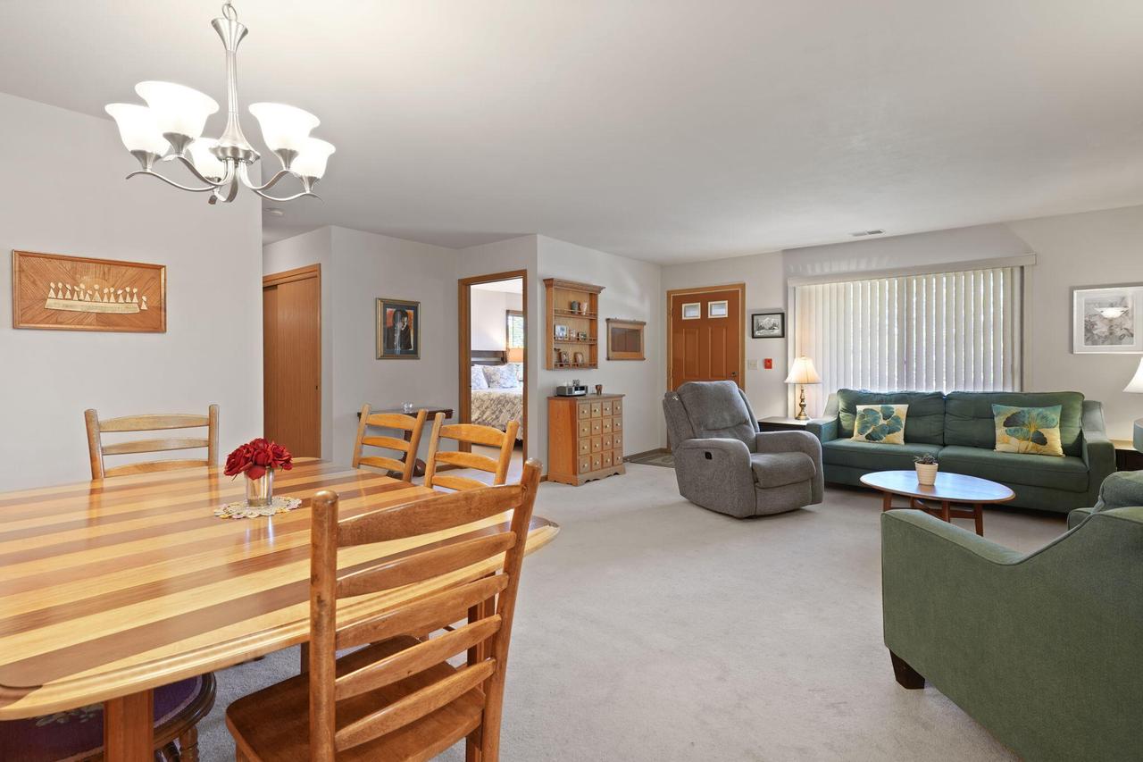 1225 North Sunnyslope DRIVE 104