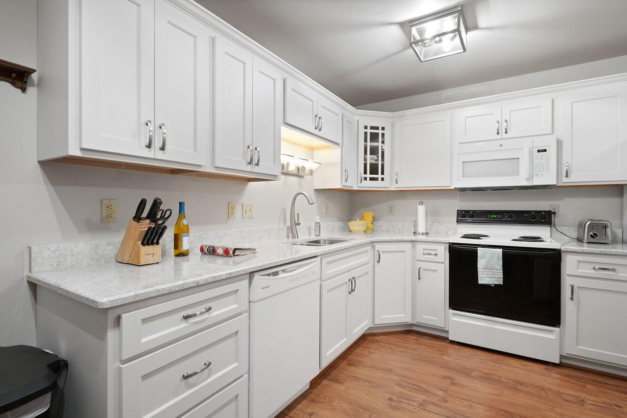 1225 North Sunnyslope DRIVE 104