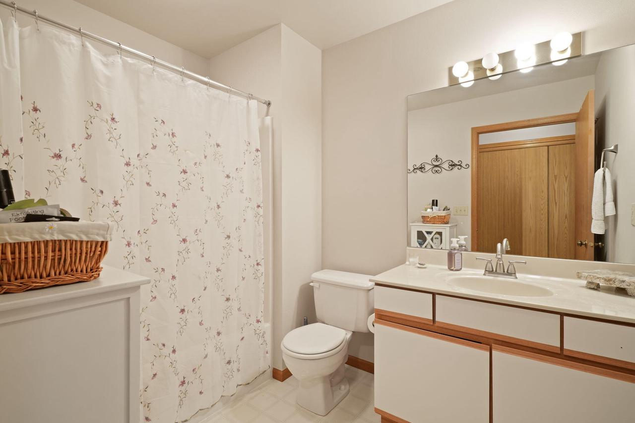 1225 North Sunnyslope DRIVE 104