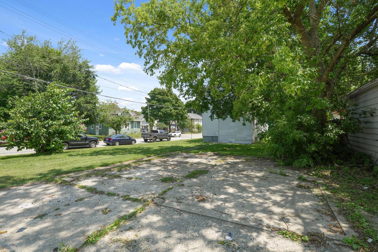 1328 Carlisle AVENUE