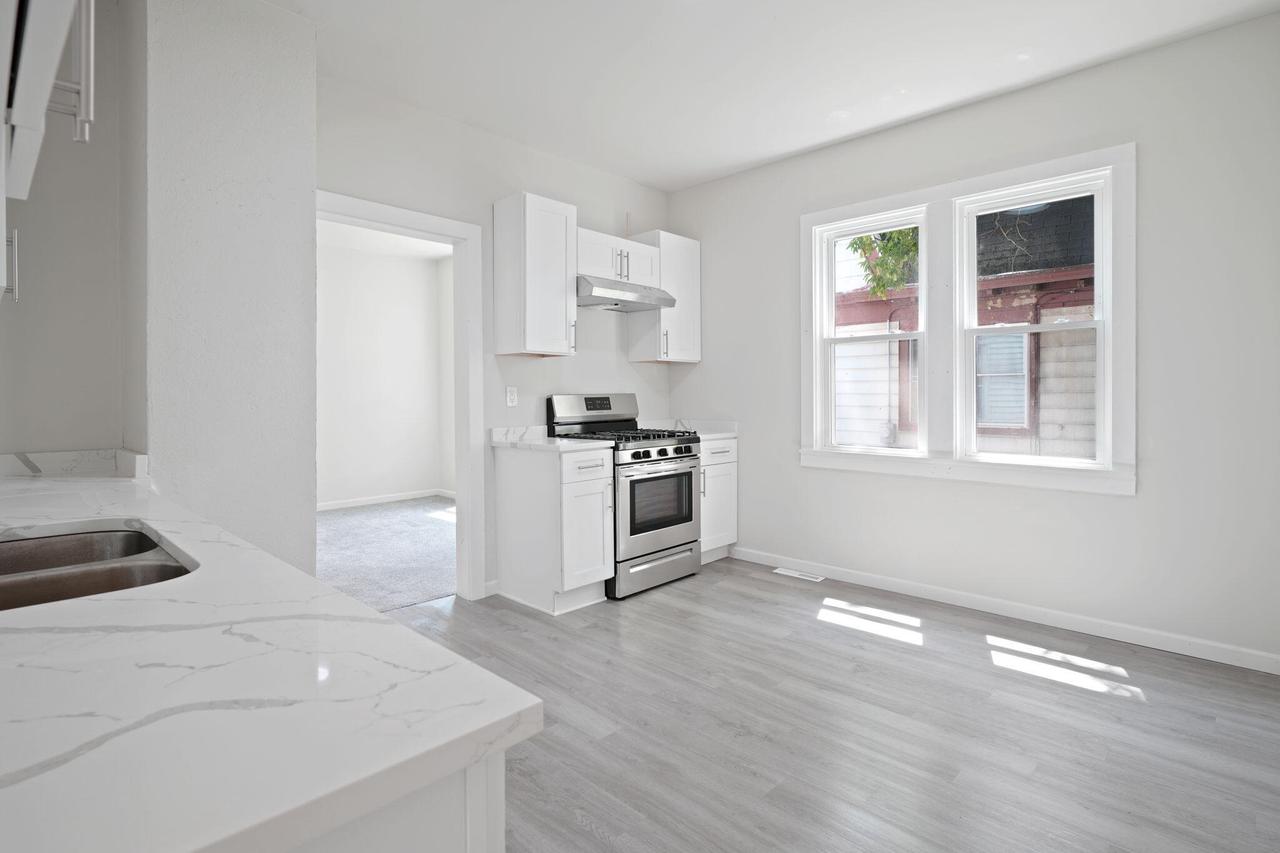 1328 Carlisle AVENUE