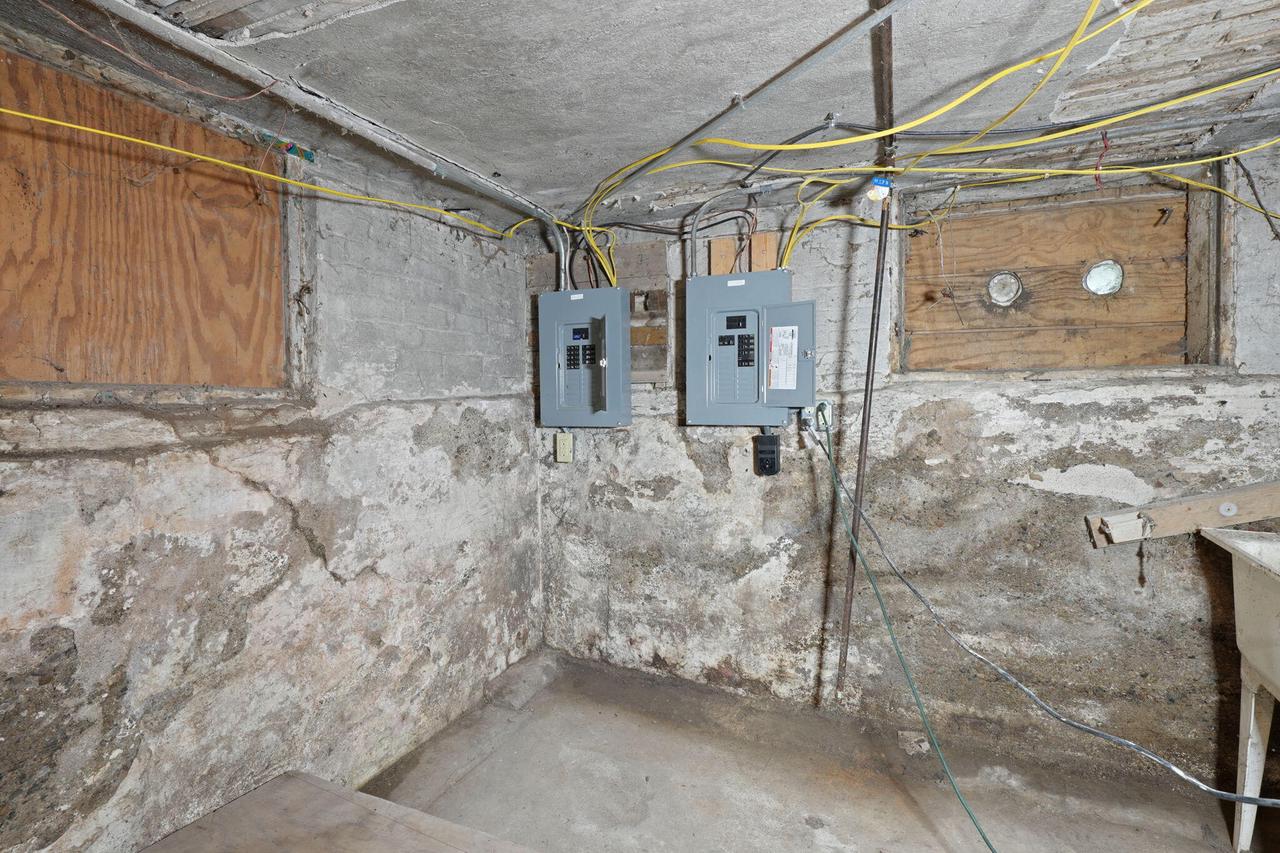 1328 Carlisle AVENUE