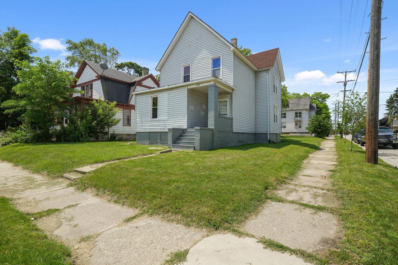 1328 Carlisle AVENUE