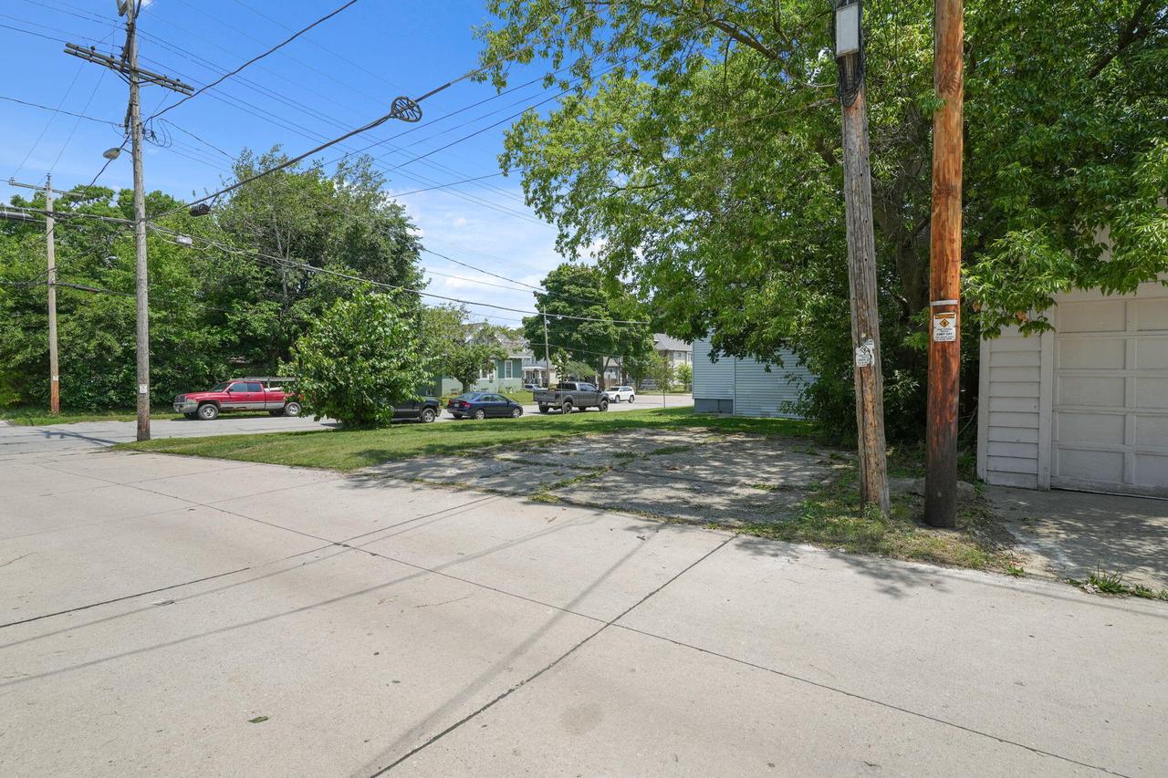 1328 Carlisle AVENUE