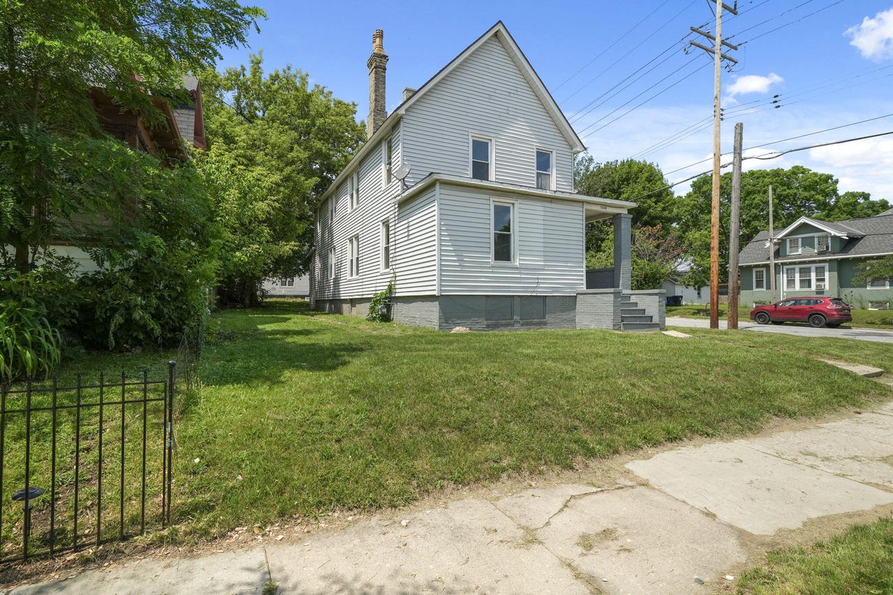 1328 Carlisle AVENUE