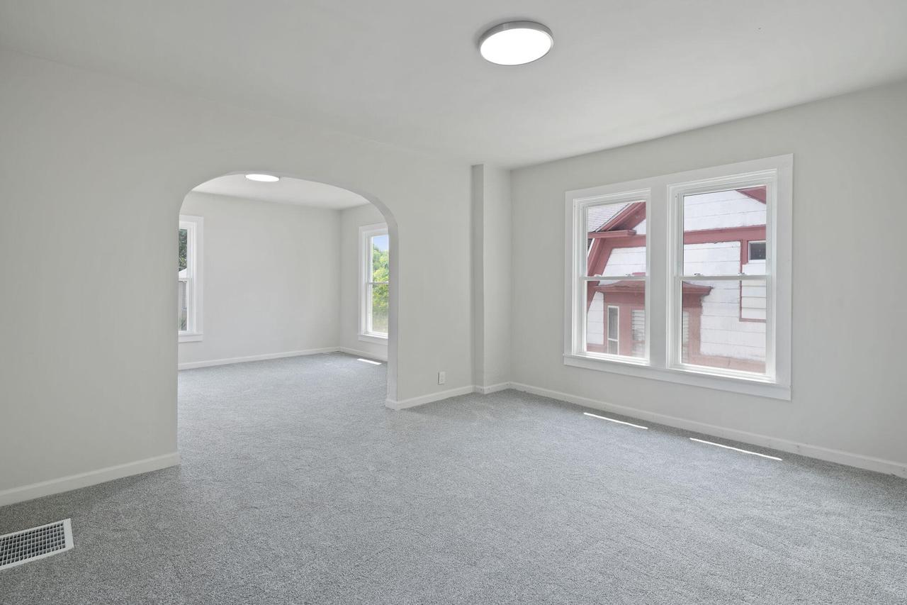 1328 Carlisle AVENUE