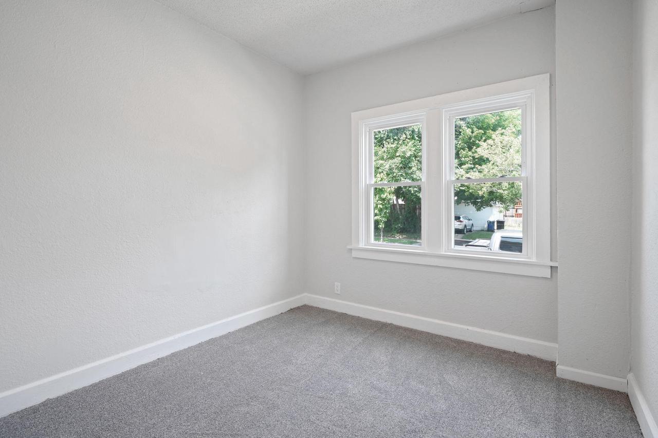 1328 Carlisle AVENUE