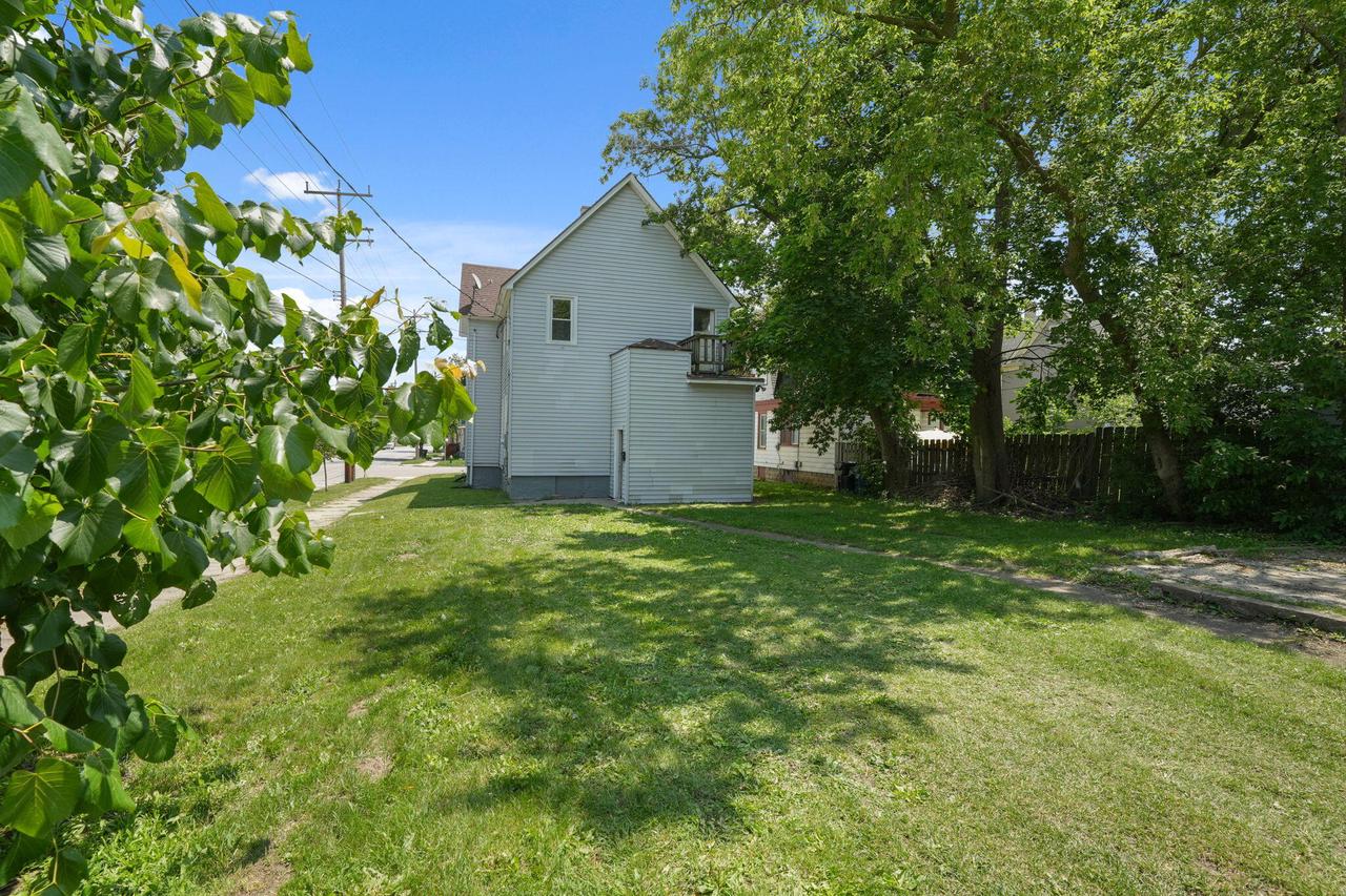 1328 Carlisle AVENUE