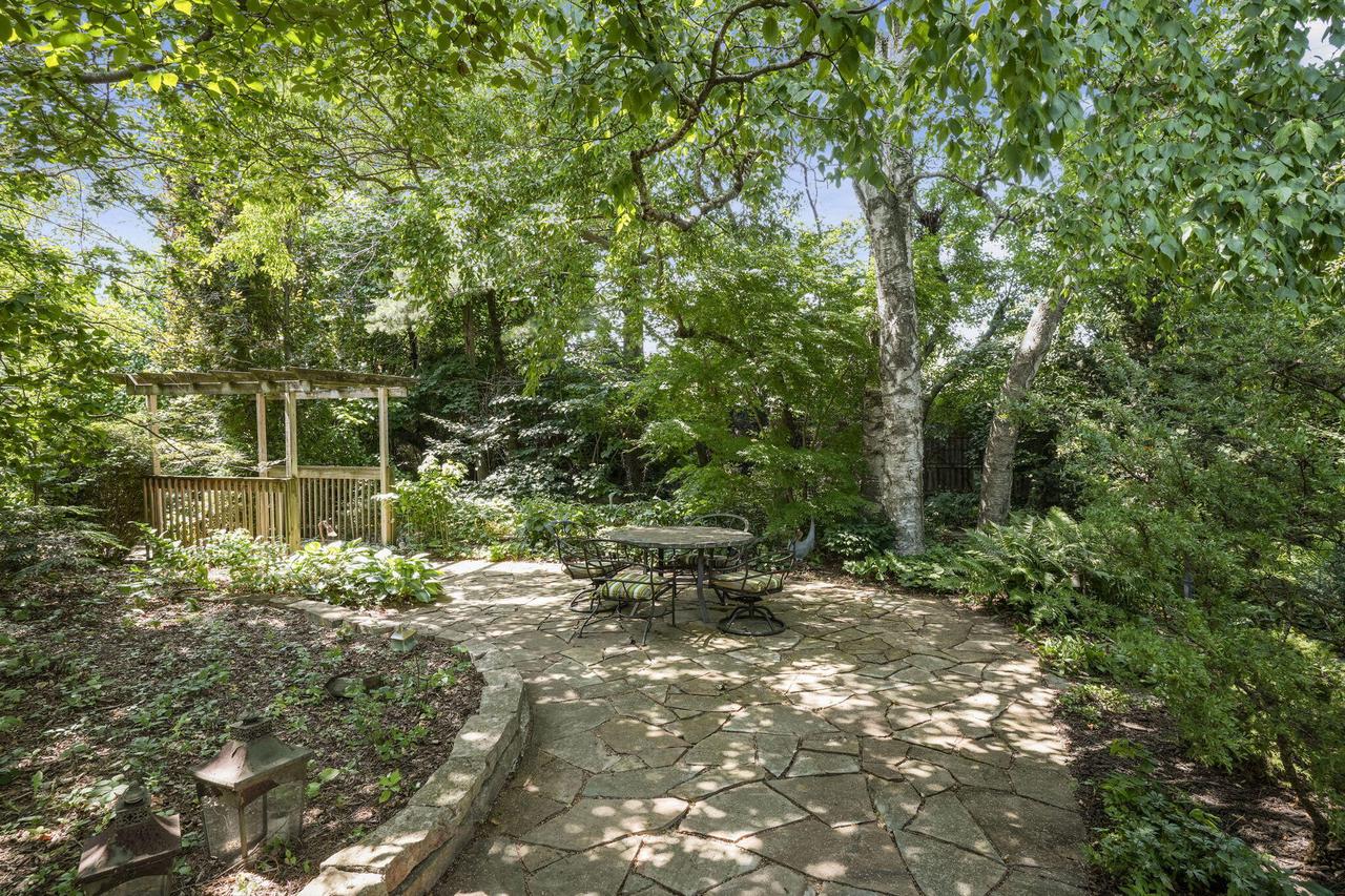 550 Cross Creek ROAD