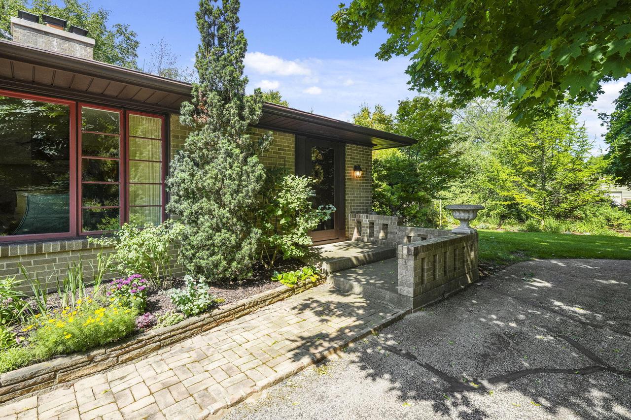 550 Cross Creek ROAD