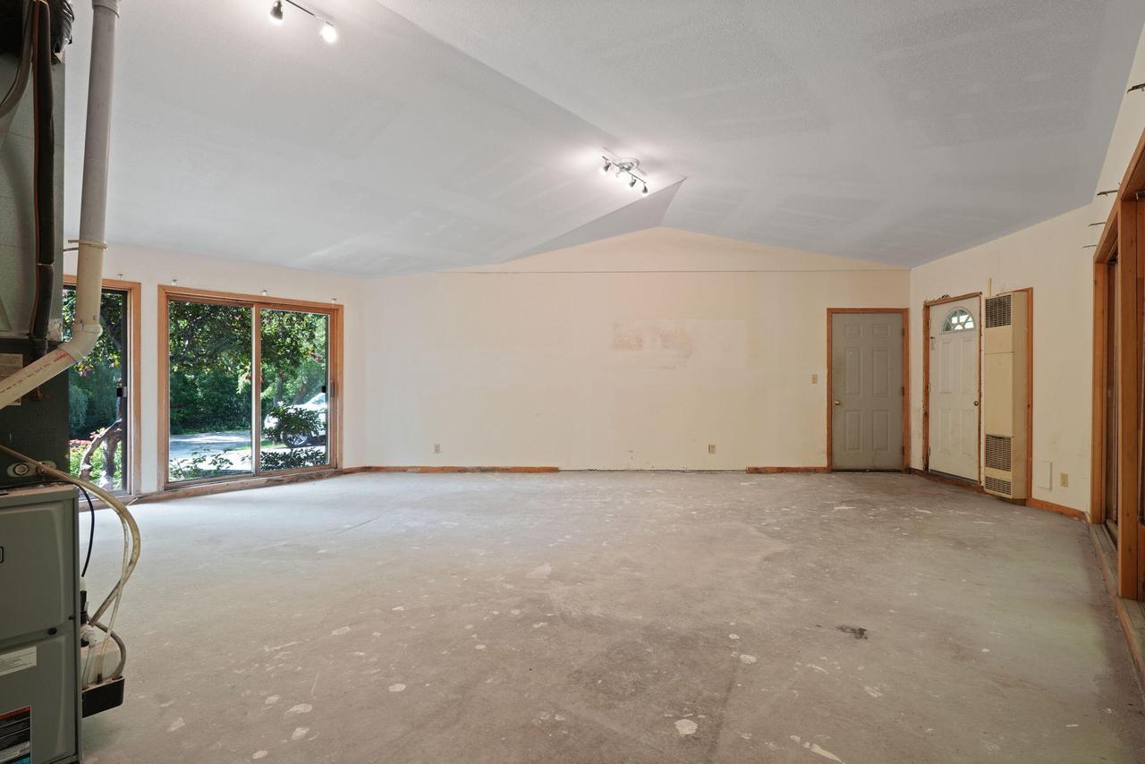 550 Cross Creek ROAD