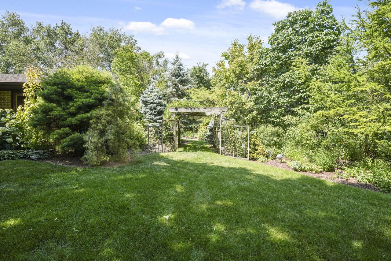 550 Cross Creek ROAD