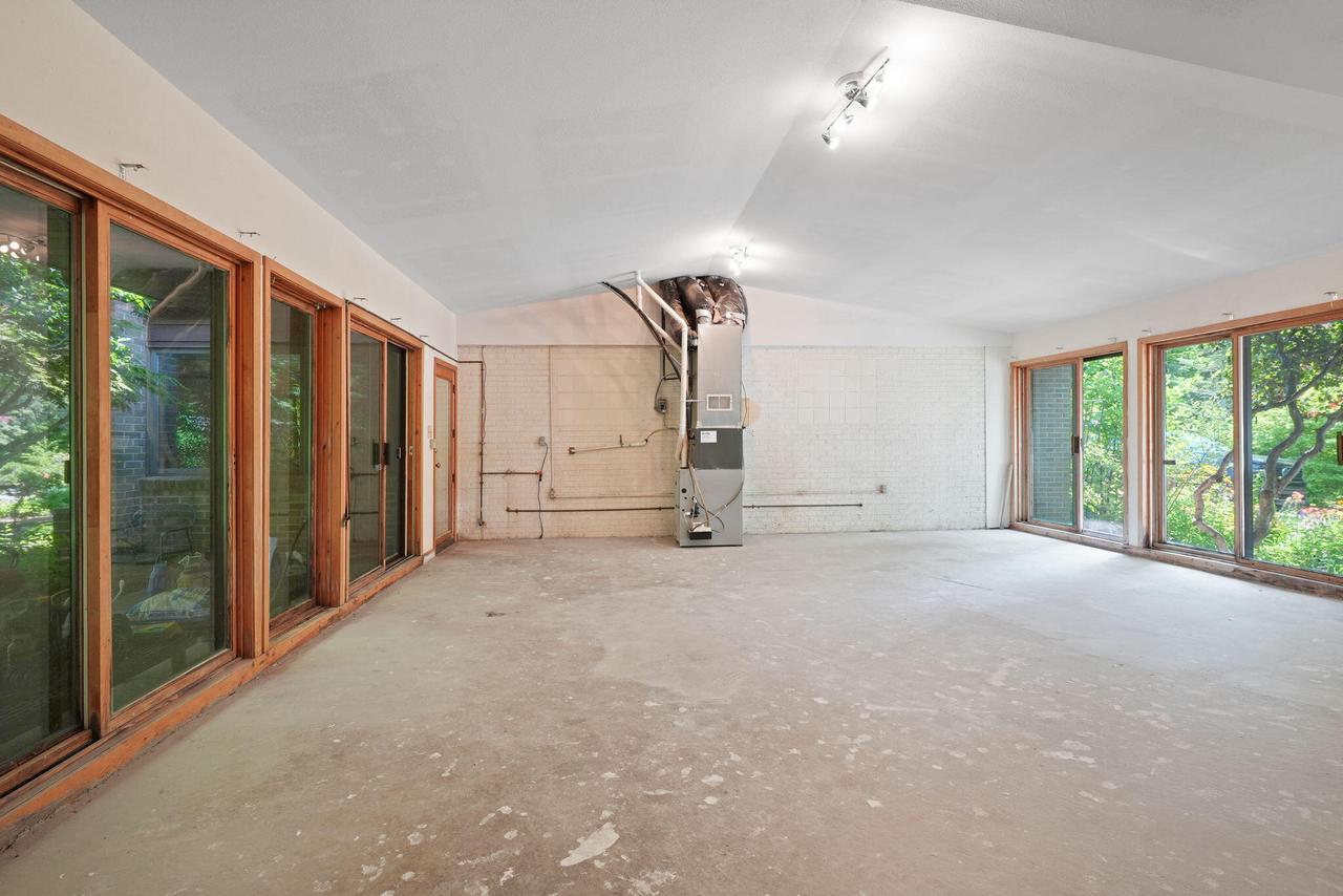 550 Cross Creek ROAD
