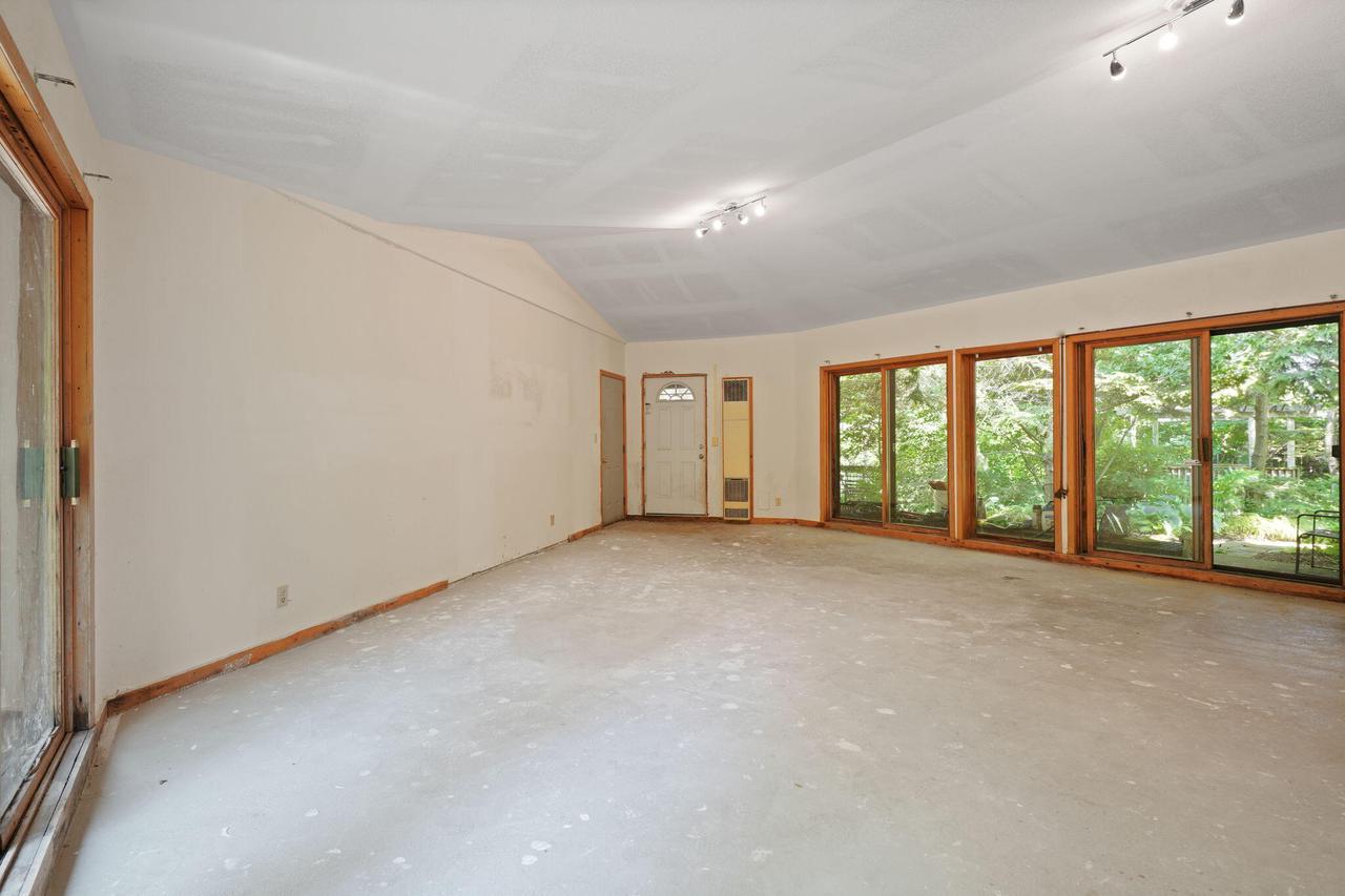 550 Cross Creek ROAD