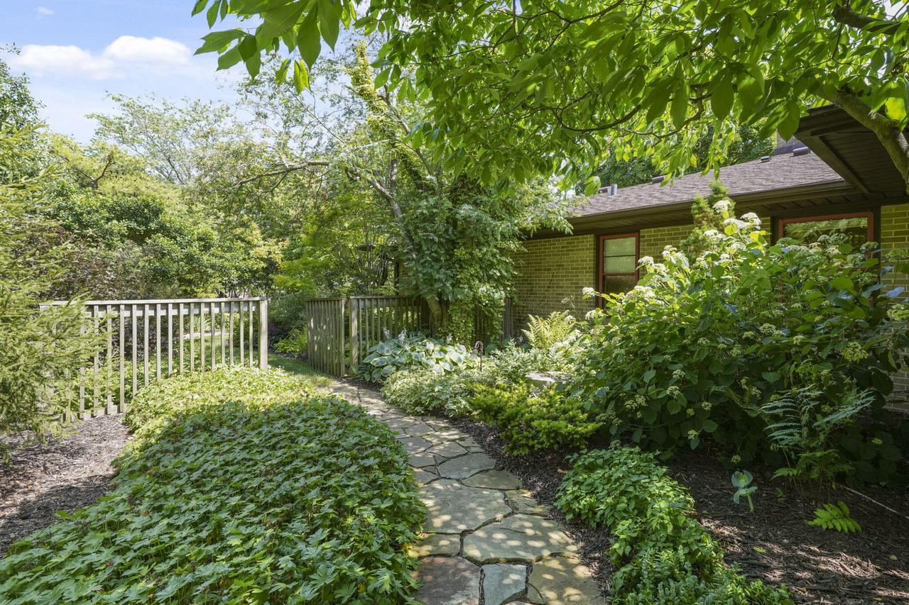 550 Cross Creek ROAD