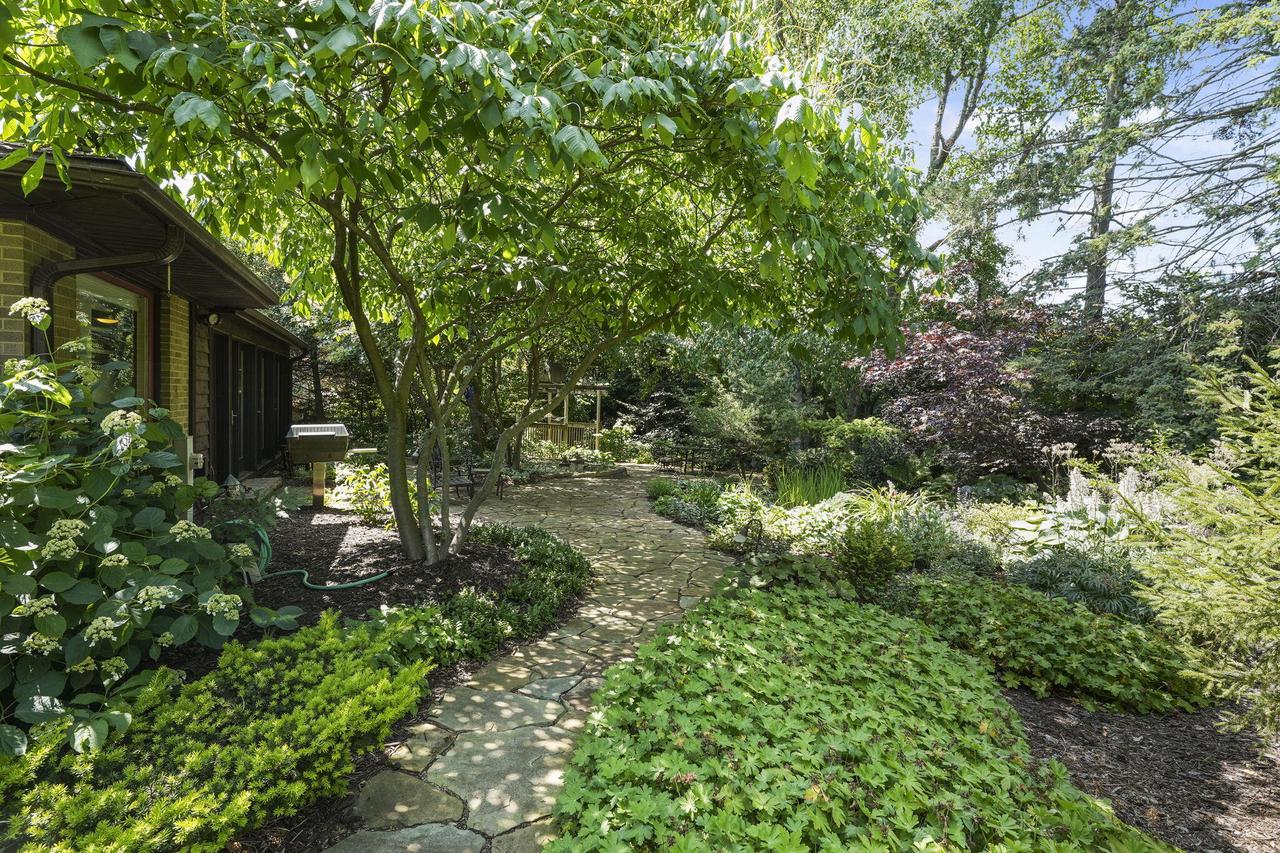 550 Cross Creek ROAD