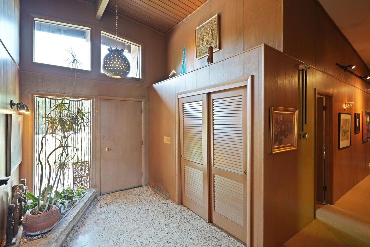 1209 Valley View DRIVE
