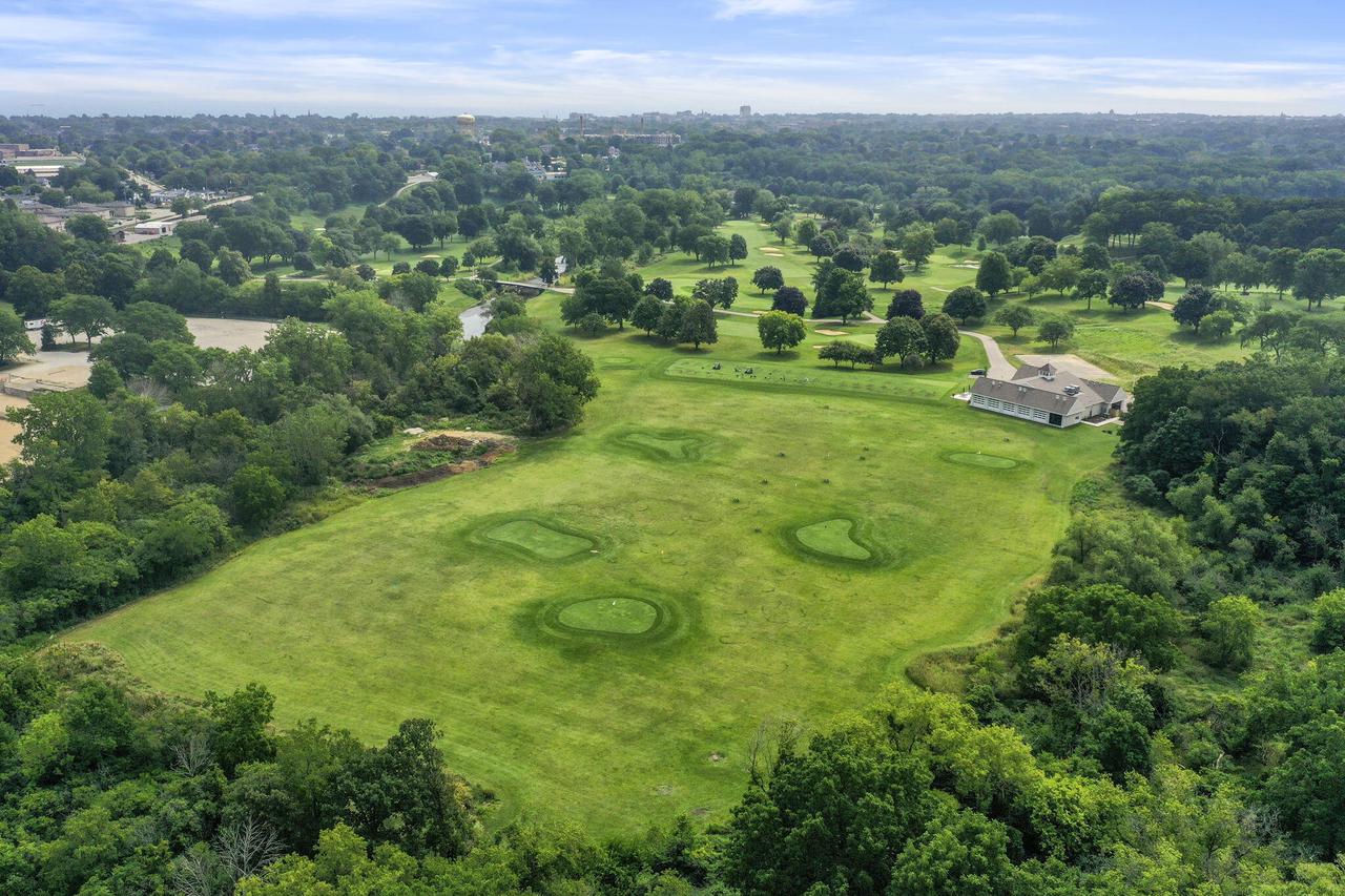 2211 Rivershore DRIVE