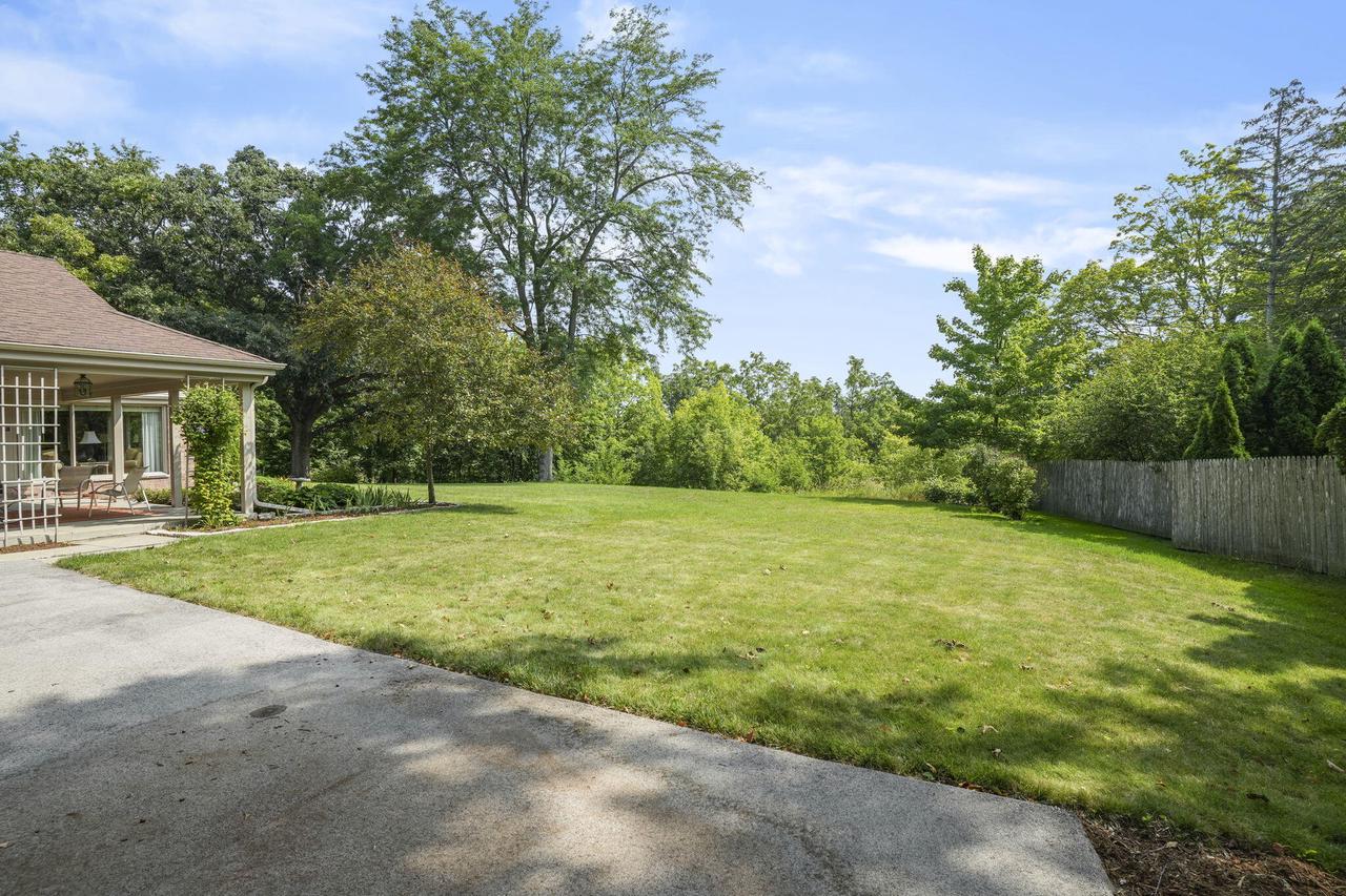 2211 Rivershore DRIVE