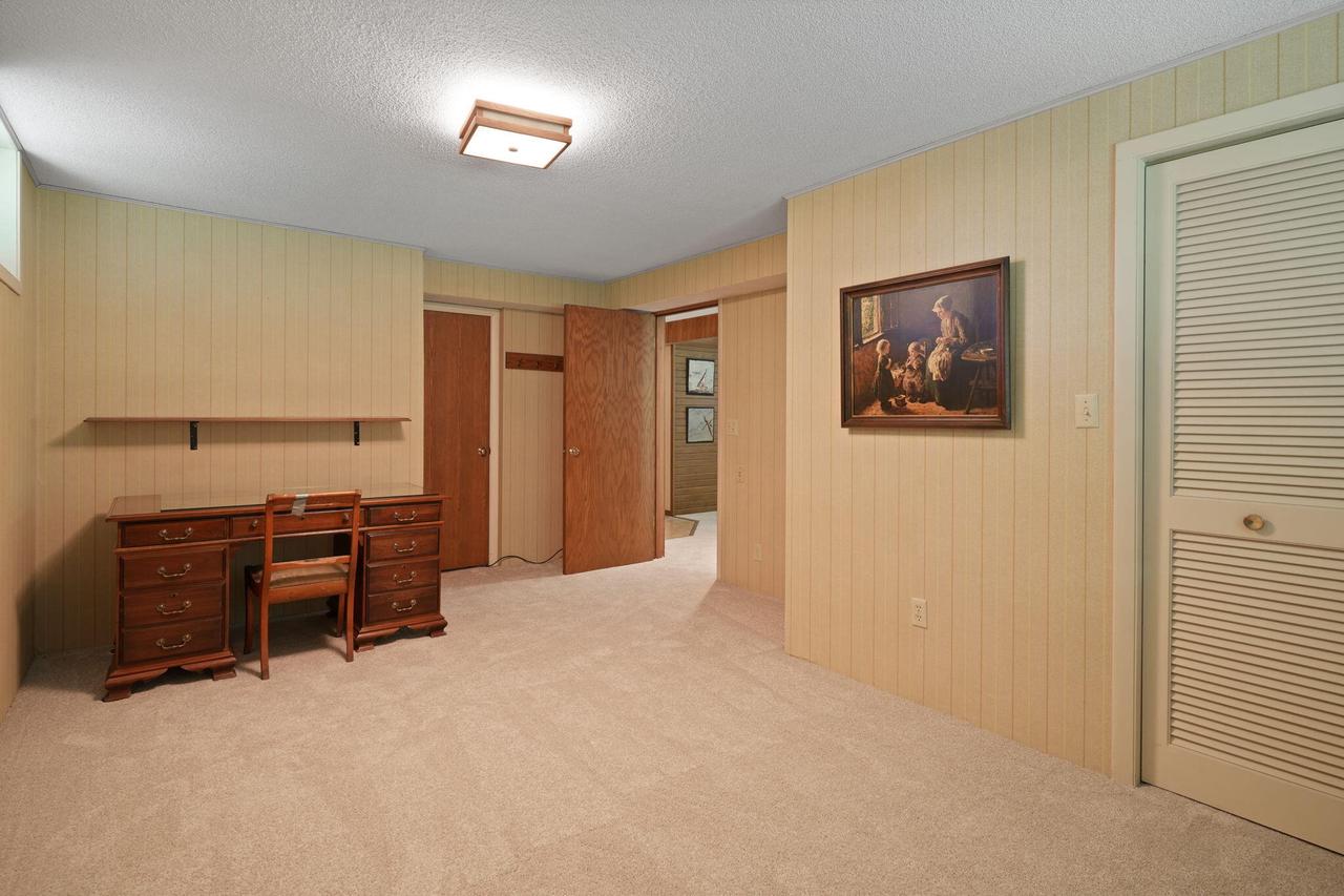 2211 Rivershore DRIVE