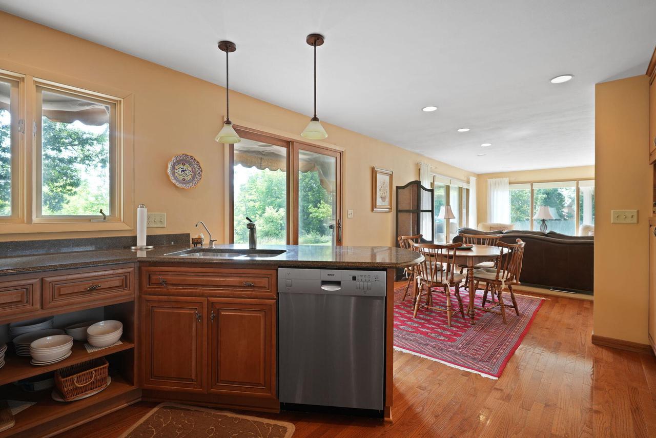 2211 Rivershore DRIVE